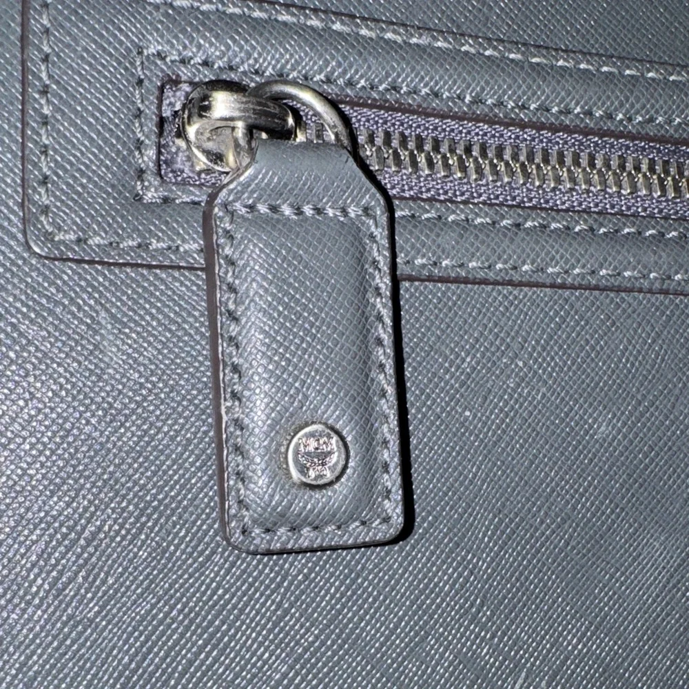 MCM elegant messenger